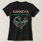 Sankofa学過去のアフリカの鳥から彼の黒 Tシャツ (デザイン正面)