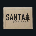 Santa ストップ Here、Christmas Tree形式 ドアマット<br><div class="desc">Santaストップはクリスマスツリーのdoormatと。フェイク burlap canvas texture background</div>