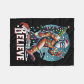 Santa Bigfoot Christmas Lights Funny Sasquatch Bel フリースブランケット (正面(横))