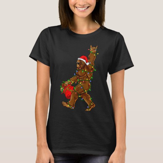 Santa Bigfoot Christmas Lights Funny Sasquatch Bel Tシャツ (正面)