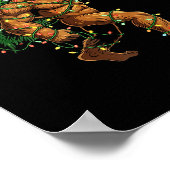 Santa Bigfoot Christmas Tree Xmas Lights Funny Sas ポスター (角)