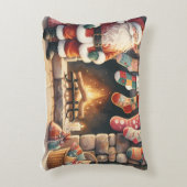 Santa by Fireplace Christmas Stockings アクセントクッション (正面(垂直))