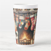 Santa by Fireplace Christmas Stockings カフェラテマグ (正面)