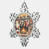 Santa by Fireplace Christmas Stockings スノーフレークピューターオーナメント (右)