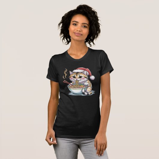 Santa Cat Eating Ramen Cute Christmas Kitty Tシャツ (正面フル)