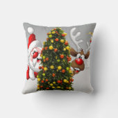Santa claus and reindeer behind a christmas tree.j クッション (裏面)