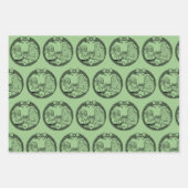 Santa Claus Giving Gift to Bigfoot ラッピングペーパーシート (正面)