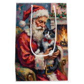 Santa Claus Holding Tuxedo Cat Christmas Art ミディアムペーパーバッグ (裏面)