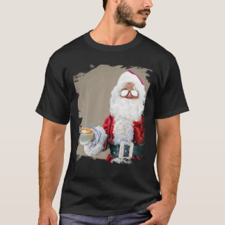 Santa Drinking Coffee Christmas Funny Tシャツ