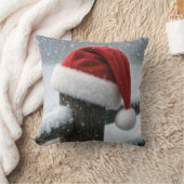 Santa Hat On a Snowy Fence Post クッション (ブランケット)