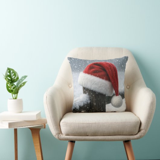 Santa Hat On a Snowy Fence Post クッション (椅子)