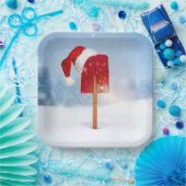 Santa Hat On Red Snow Shovel ペーパープレート (パーティー)