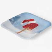 Santa Hat On Red Snow Shovel ペーパープレート (傾斜あり)