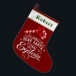Santa I 親愛 Can Explain Candy Cane Monogram ラージクリスマスストッキング<br><div class="desc">クリスマスリース、キャンディーケーンとレッドボウ美しい赤いグリッターの背景と装飾モダン的な"Santa私は説明す親愛る"タイポグラフィ。このツーカスタマイズルを使用して名前を追加する</div>