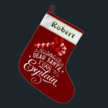 Santa I 親愛 Can Explain Candy Cane Monogram ラージクリスマスストッキング<br><div class="desc">クリスマスリース、キャンディーケーンとレッドボウ美しい赤いグリッターの背景と装飾モダン的な"Santa私は説明す親愛る"タイポグラフィ。このツーカスタマイズルを使用して名前を追加する</div>