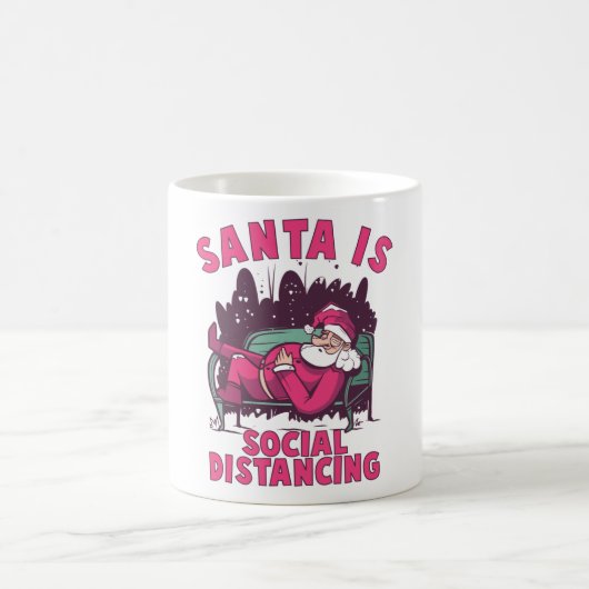 Santa is Social Distancing コーヒーマグカップ (中央)