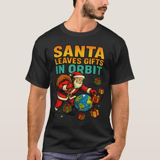Santa Leaves In Orbit Funny Xmas Space  Tシャツ (正面)