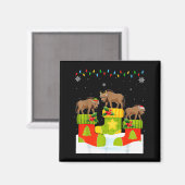 Santa Reindeer Elf Wildebeest In Christmas Socks U マグネット (正面/裏面)