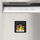 Santa Reindeer Elf Wildebeest In Christmas Socks U マグネット (インサイチュ (食洗機))