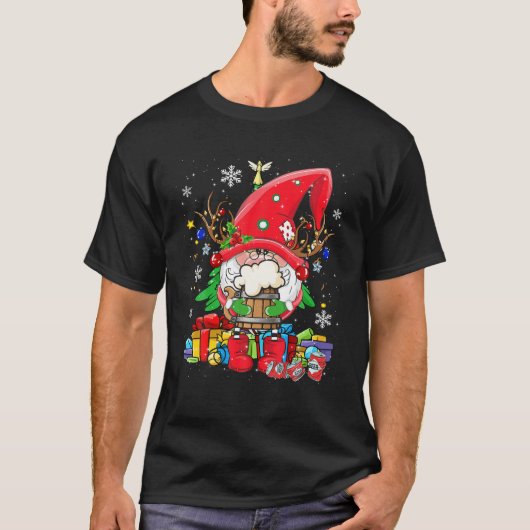 Santa Reindeer Gnome Drinking Beer Funny Christmas Tシャツ (正面)