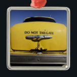 Santa Rosa、ニューメキシコ、米国。 古いYello 2 メタルオーナメント<br><div class="desc">ジュリアンのMcRoberts/DanitaDelimont.com | US32 JMR0887.jpg | Santa Rosa、ニューメキシコ、米国の著作権をとって下さい。 ルート66の古いYelloのタクシーのタクシー。</div>