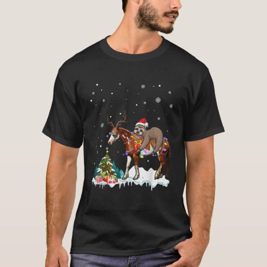 Santa Sloth Riding Horse Reindeer Xmas Light Lover Tシャツ (正面)