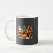 Santa With Bigfoot Christmas Campfire Funny Sasqua コーヒーマグカップ (左)