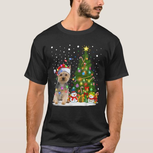 Santa Yorkie Dog Xmas Tree Lighting Yorkie Christm Tシャツ (正面)
