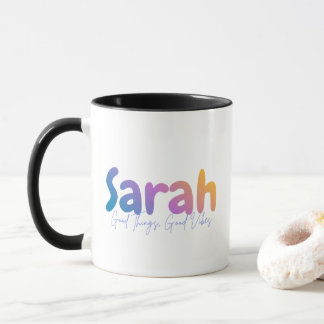 Sarah Name Gift - Good Things Good Vibes マグカップ