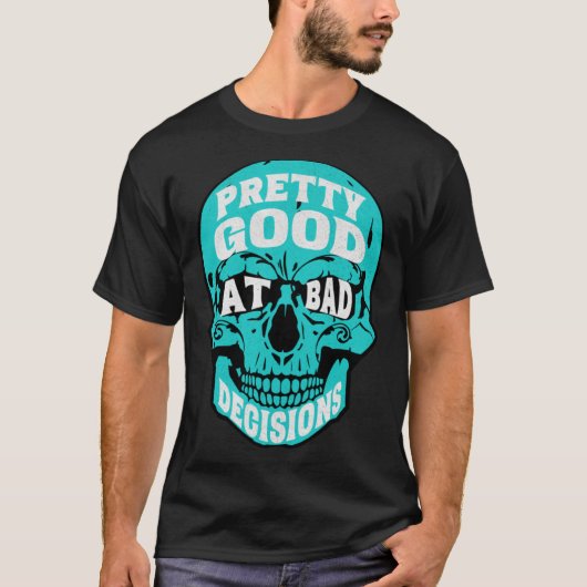 Sarcastic Humor Pretty Good At Bad Decisions Skull Tシャツ (正面)