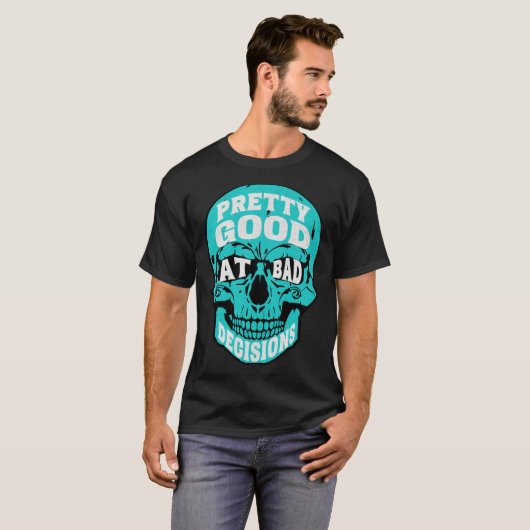 Sarcastic Humor Pretty Good At Bad Decisions Skull Tシャツ (正面フル)