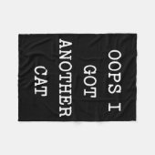 Sarcastic Quote Saying Gift Oops I Got Another Cat フリースブランケット (正面(横))