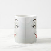 Sarcastic Women Face with Red Lips モーフィングマグカップ (中央)