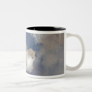 Sarychevの火山2の噴火 ツートーンマグカップ