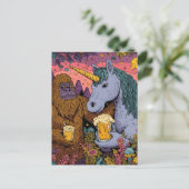 Sasquatch and a Unicorn Enjoying Beer ポストカード (スタンド正面)