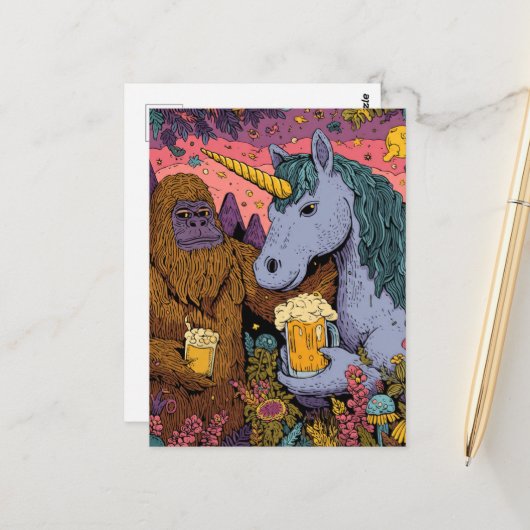 Sasquatch and a Unicorn Enjoying Beer ポストカード (正面/裏面インサイチュ)
