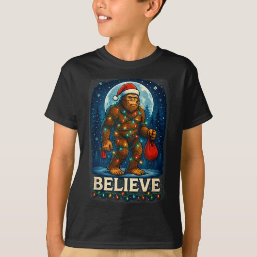 Sasquatch Christmas Lights Holiday Believe  Tシャツ (正面)