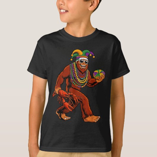 Sasquatch Mardi Gras Bigfoot Parade Beads King Cak Tシャツ (正面)