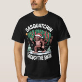 Sasquatchin Through The Snow Tシャツ (正面)