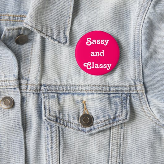 「Sassy and Classy」ボタン 缶バッジ (インサイチュ)