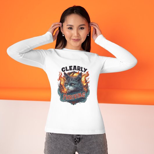Sassy Cat in Flames – Clearly Thriving Tシャツ