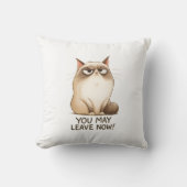 🙀 Sassy Cat Throw Pillow 🚪🐾 クッション (正面)