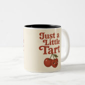 Sassy Cherry Just a Little Tart Retro Red ツートーンマグカップ (正面右)