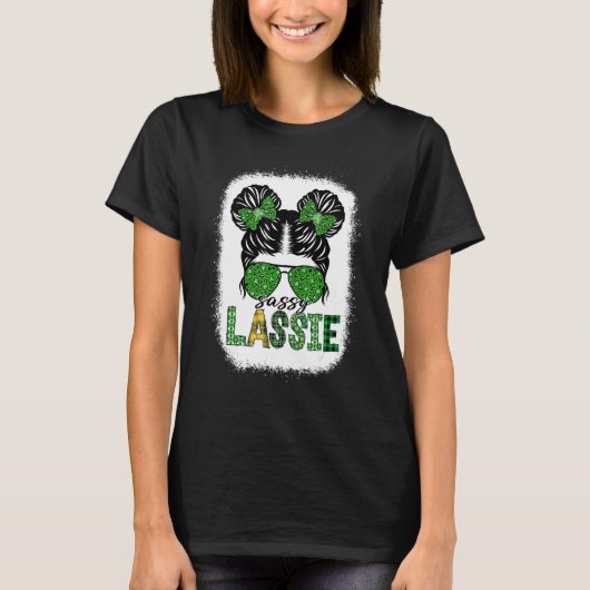 Sassy Lassie Cute Messy Bun St Patricks Day Irish  Tシャツ (正面)