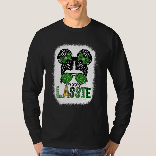 Sassy Lassie Cute Messy Bun St Patricks Day Irish  Tシャツ (正面)