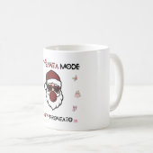 Sassy Santa Mode – Bilingual Christmas Design  コーヒーマグカップ (正面右)