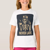 Sassy Skeleton 'Never Late' Funny Teen Girl Tシャツ (正面)