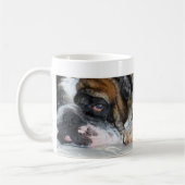 Sassydogの眠い英国のブルドッグのマグ コーヒーマグカップ (左)