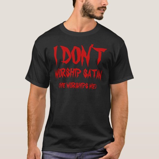 Satanは私をワイシャツ崇拝します Tシャツ (正面)