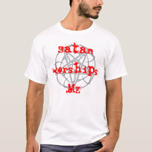 satan私をTシャツ崇拝します Tシャツ